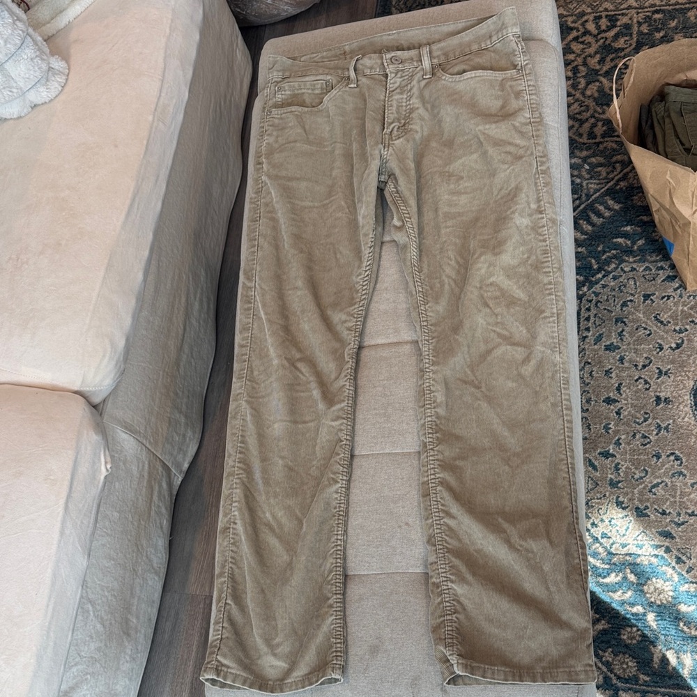 Levi's 514 Straight Corduroy Pants in Light Taupe